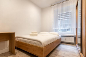 Zawodzie 3-Bedroom Apartment